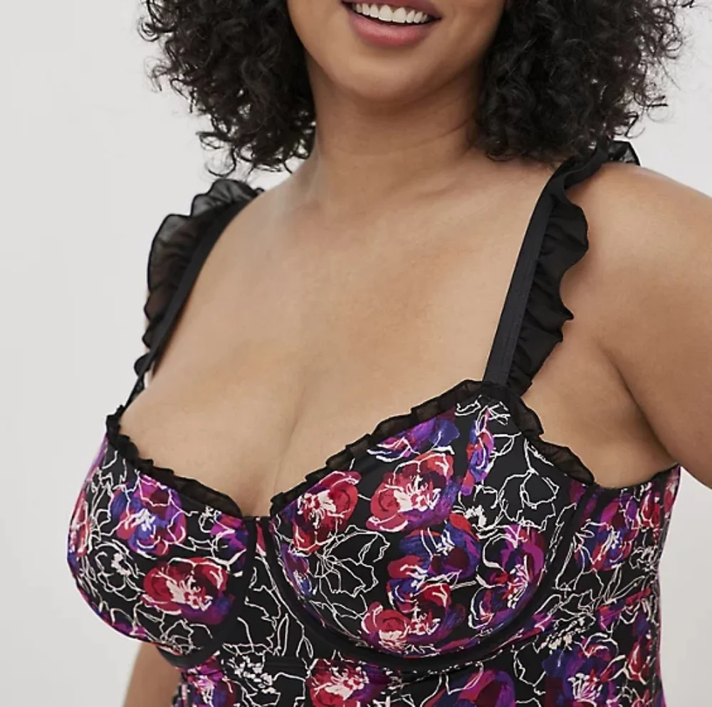 Torrid UNDERWIRE THONG RUFFLE BODYSUIT - SATIN FLORAL BLACK - Picture 4 of 6